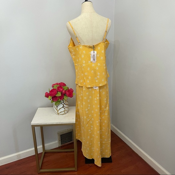 # Cute Matching Satin Top & Side Slit Skirt Set By MAUBY - Picture 15 of 15